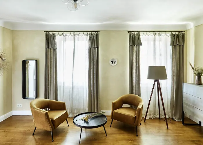 Zámek žďár Apartamento *